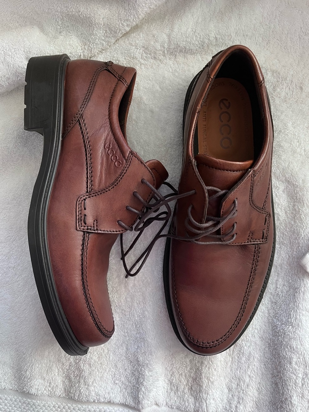 Ecco men’s Boston lace ups in mink (brown). Sz 41. New and in box.